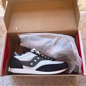 Saucony | Shoes | Saucony Hornet White Black Vapor Running  display picture 3